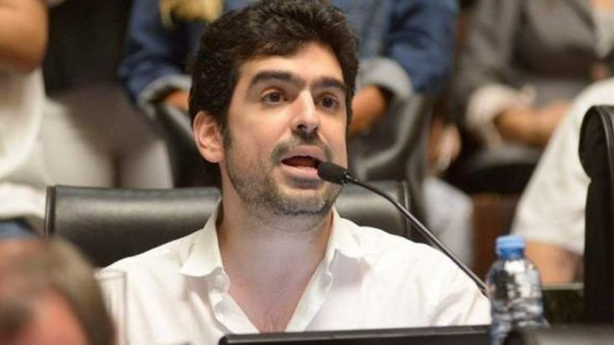 Un legislador porteño denunció los negociados de Caputo y Bausili