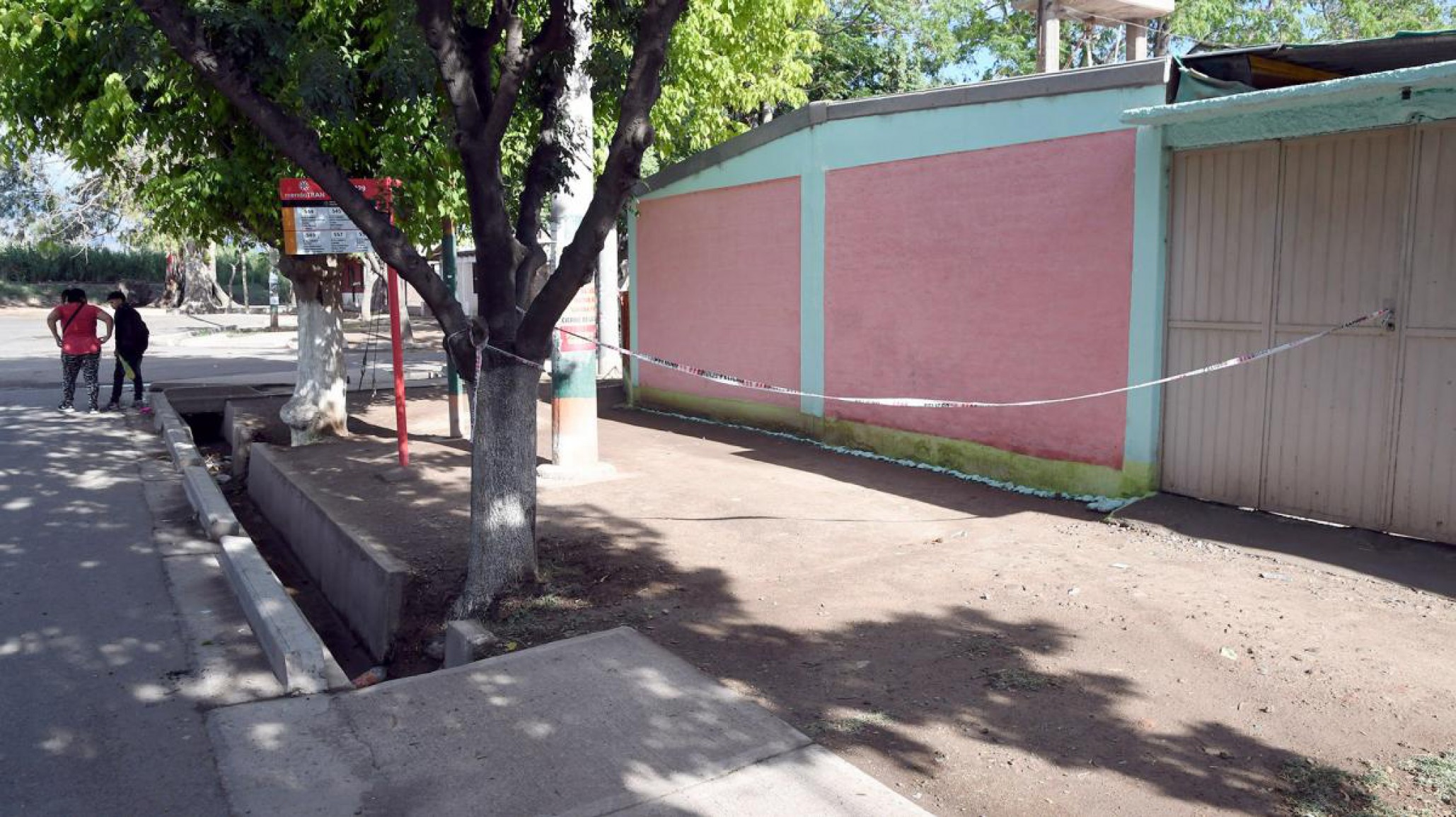 Brutal femicidio: siguió a su ex a la salida del trabajo y la apuñaló en el pecho