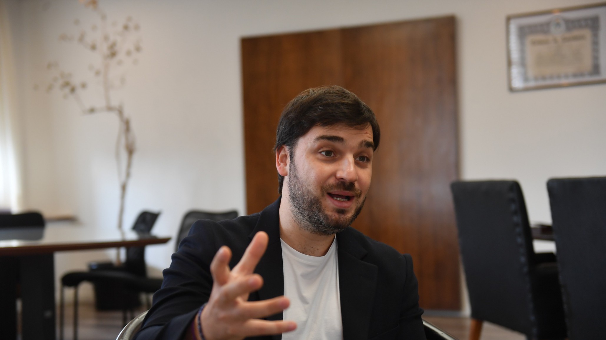 Torres, a un día de asumir, advirtió que "vamos a intervenir Seros"