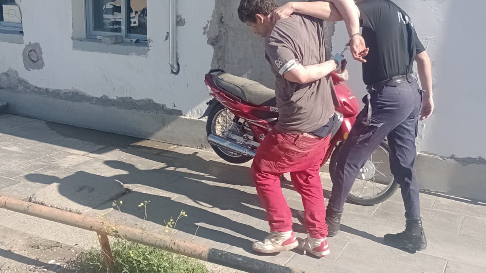 Violencia de género: mujer pidió ayuda porque su pareja la golpeó y encerró