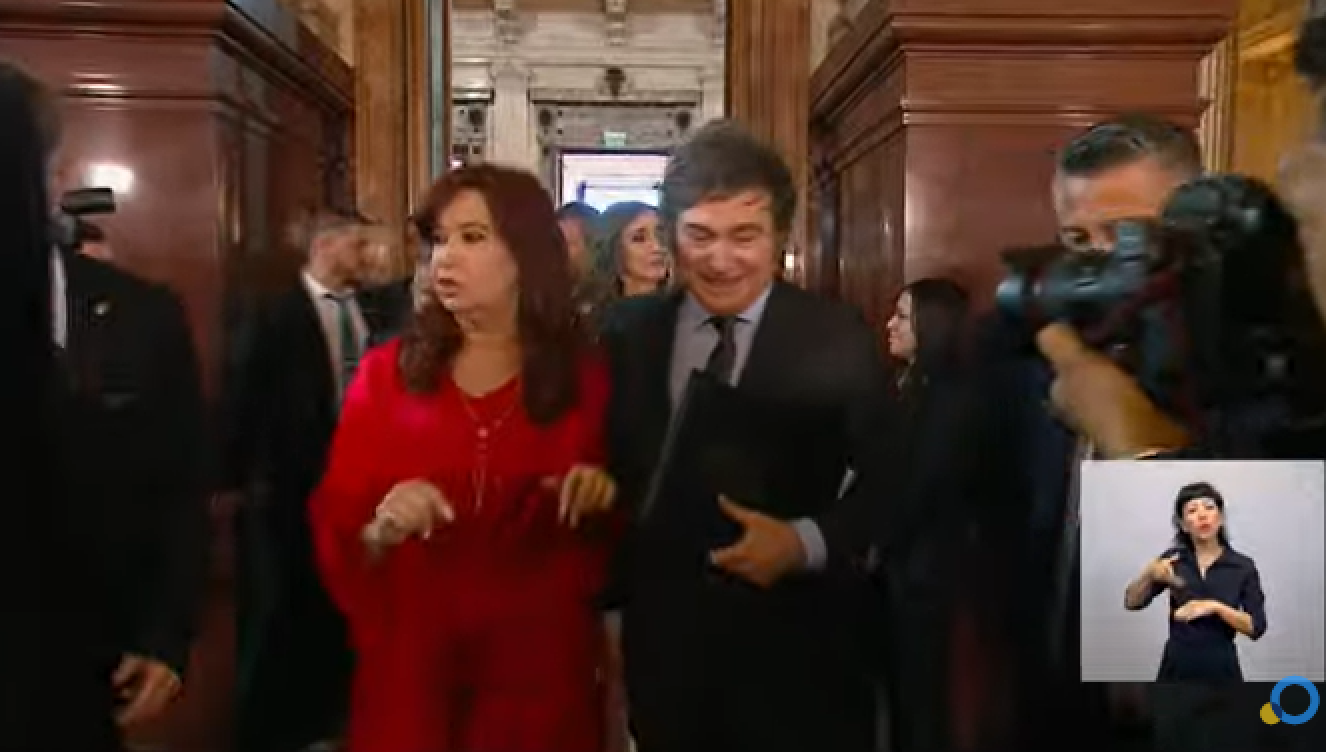 Milei escoltado por Cristina