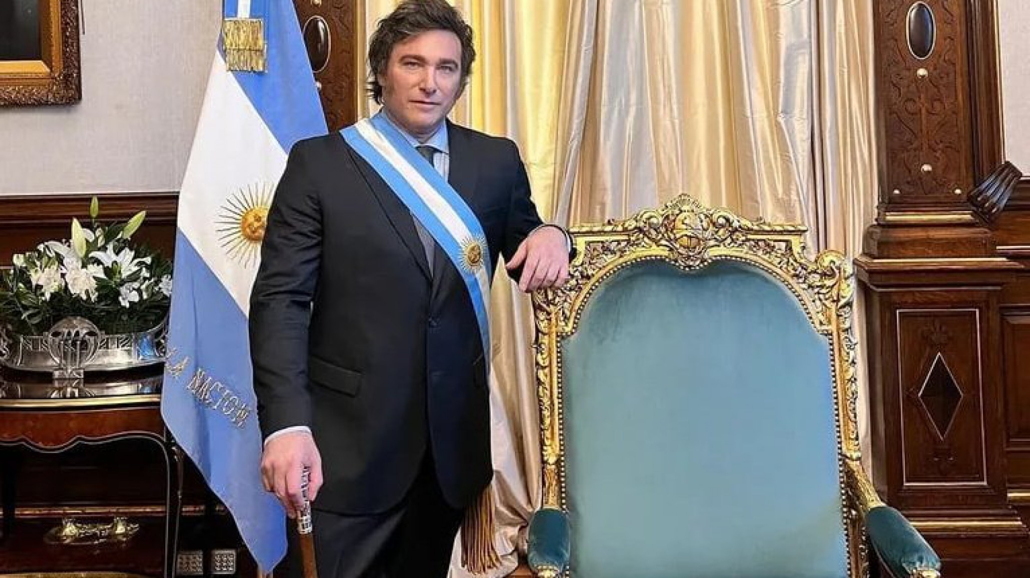 Milei firmó su primer decreto: inicia con una reducción de Ministerios de 21 a 9