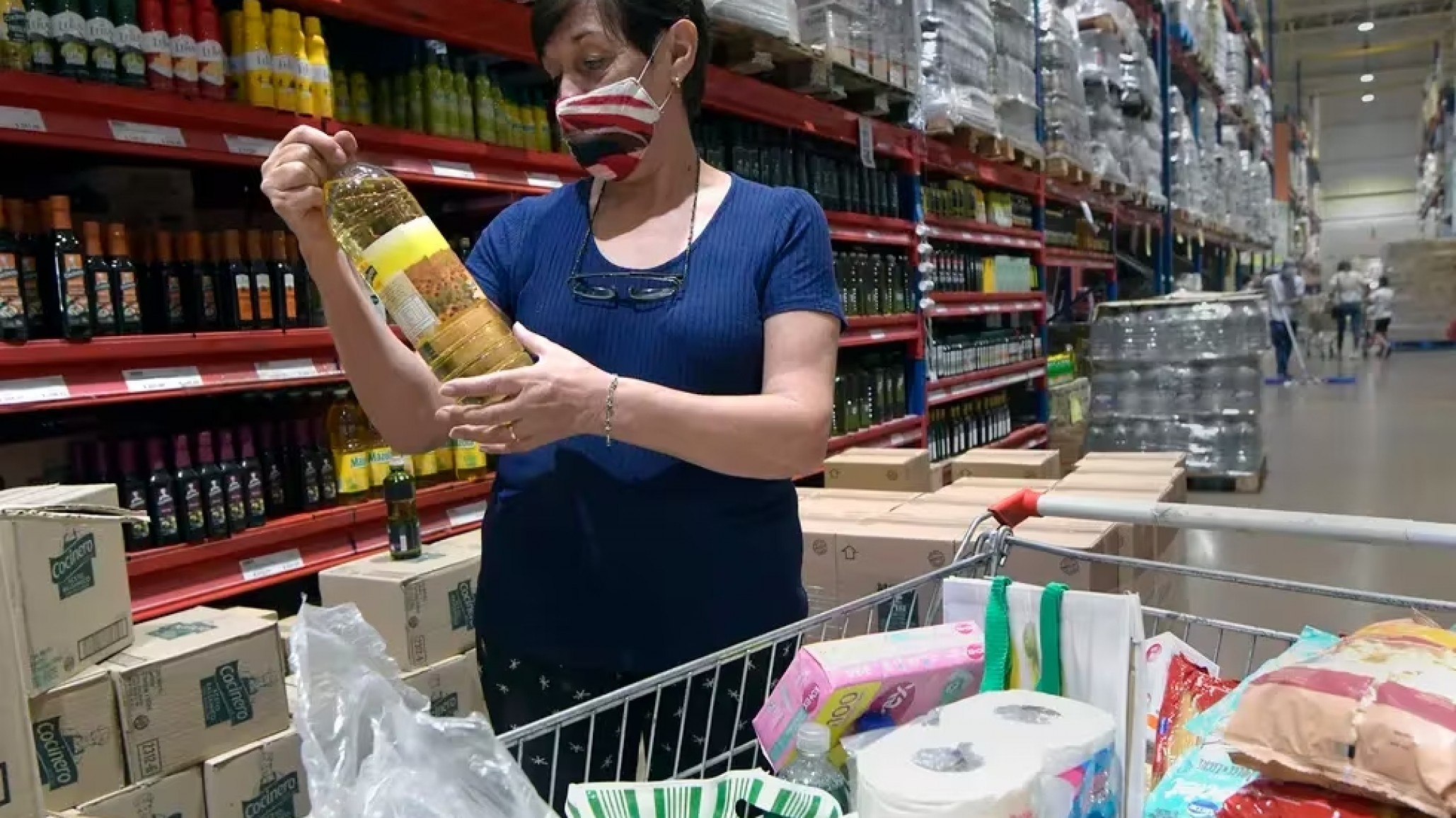 Primer día de gobierno de Milei con remarcaciones en supermercados de más del 25%