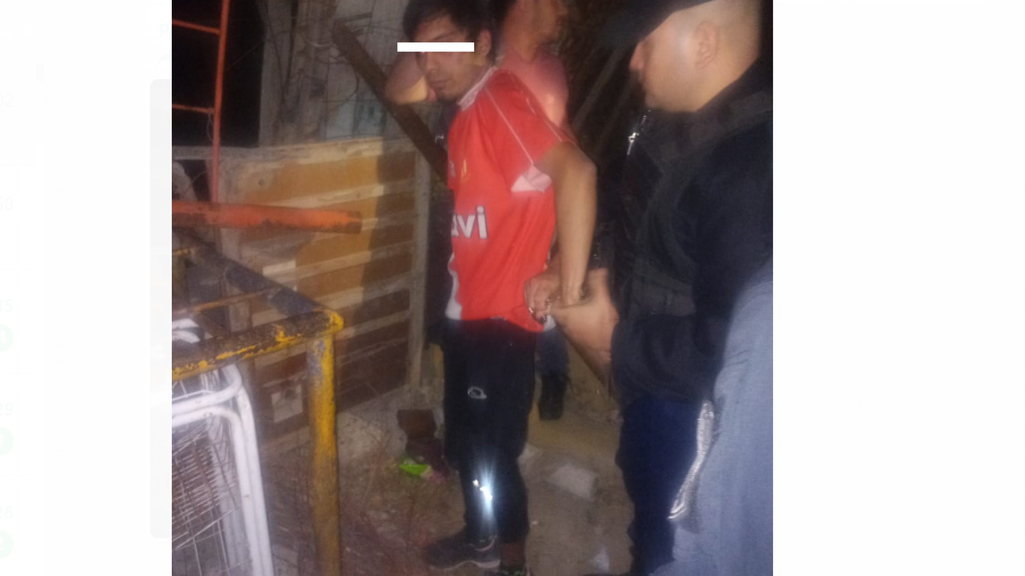 ¡Te estás portando mal! Familiares de víctima de robo le dieron una golpiza al ladrón