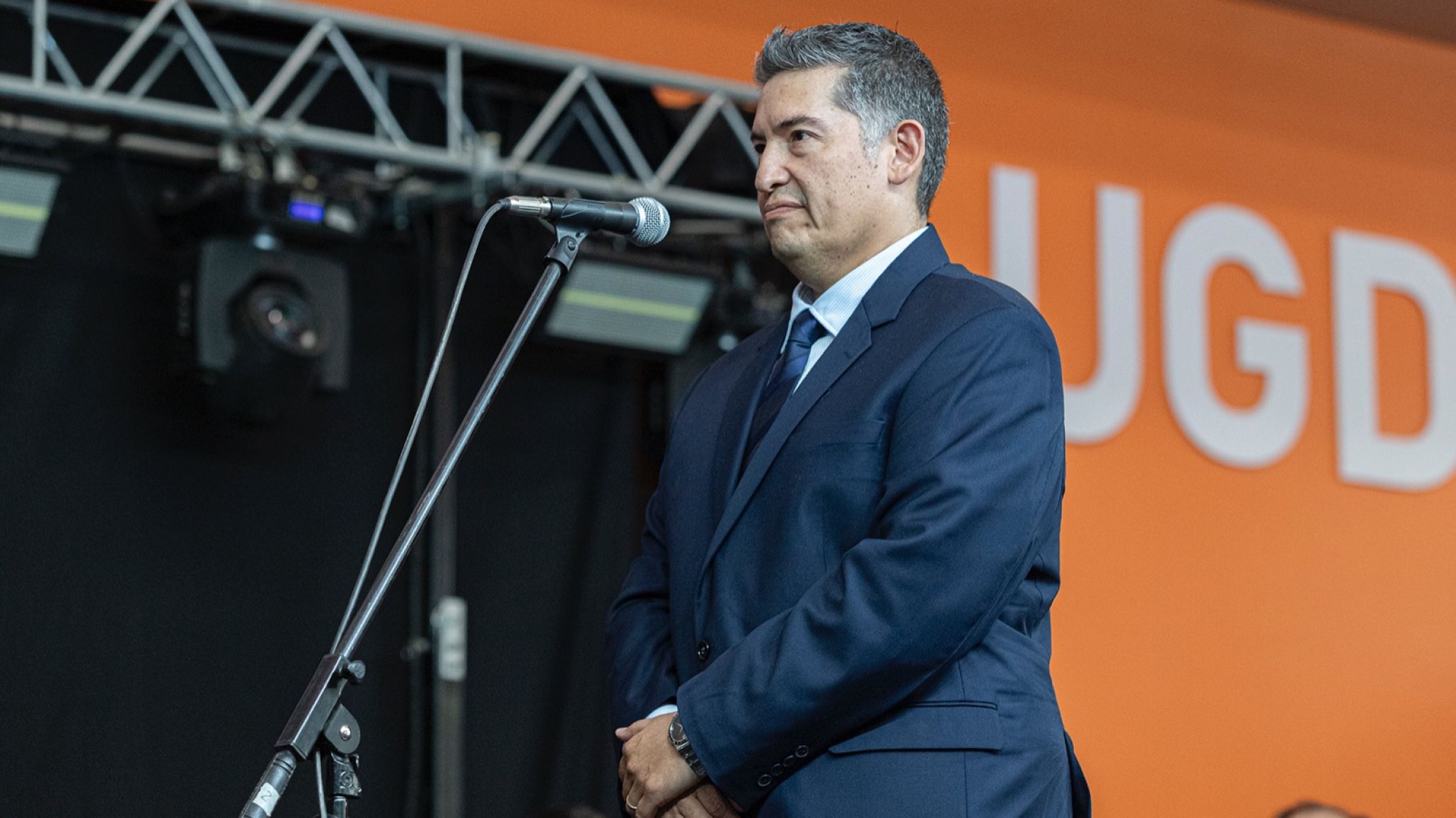 Fernando Barría, secretario de Economía, sobre los anuncios de Caputo: "estas medidas impactan de manera negativa a los más pobres"