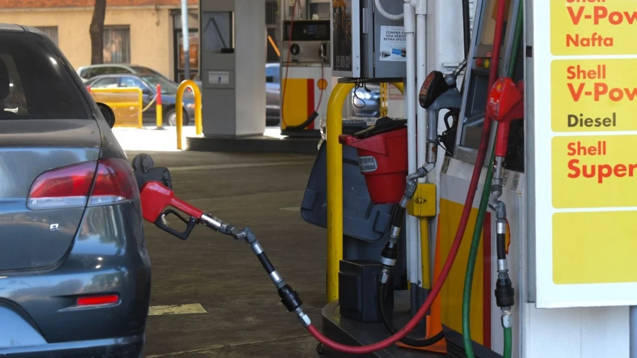 En el Día del Petróleo aumentan un 37% los precios de los combustibles