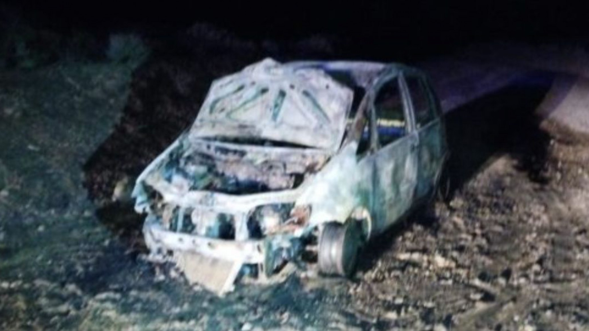 Extraño incendio de un auto en Barracas Blancas