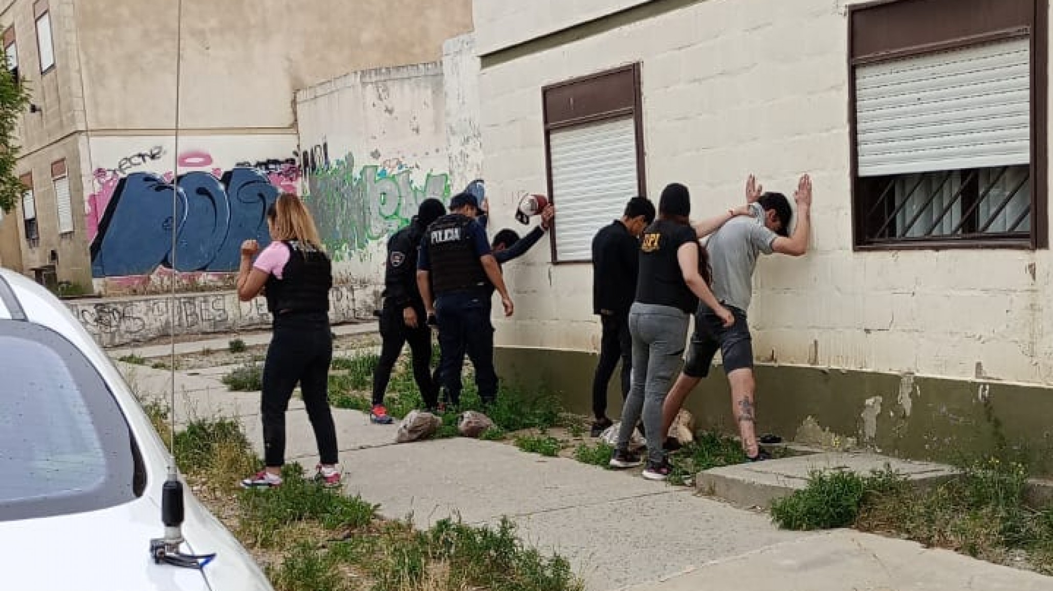 Tres jóvenes terminaron tras las rejas por robar leña