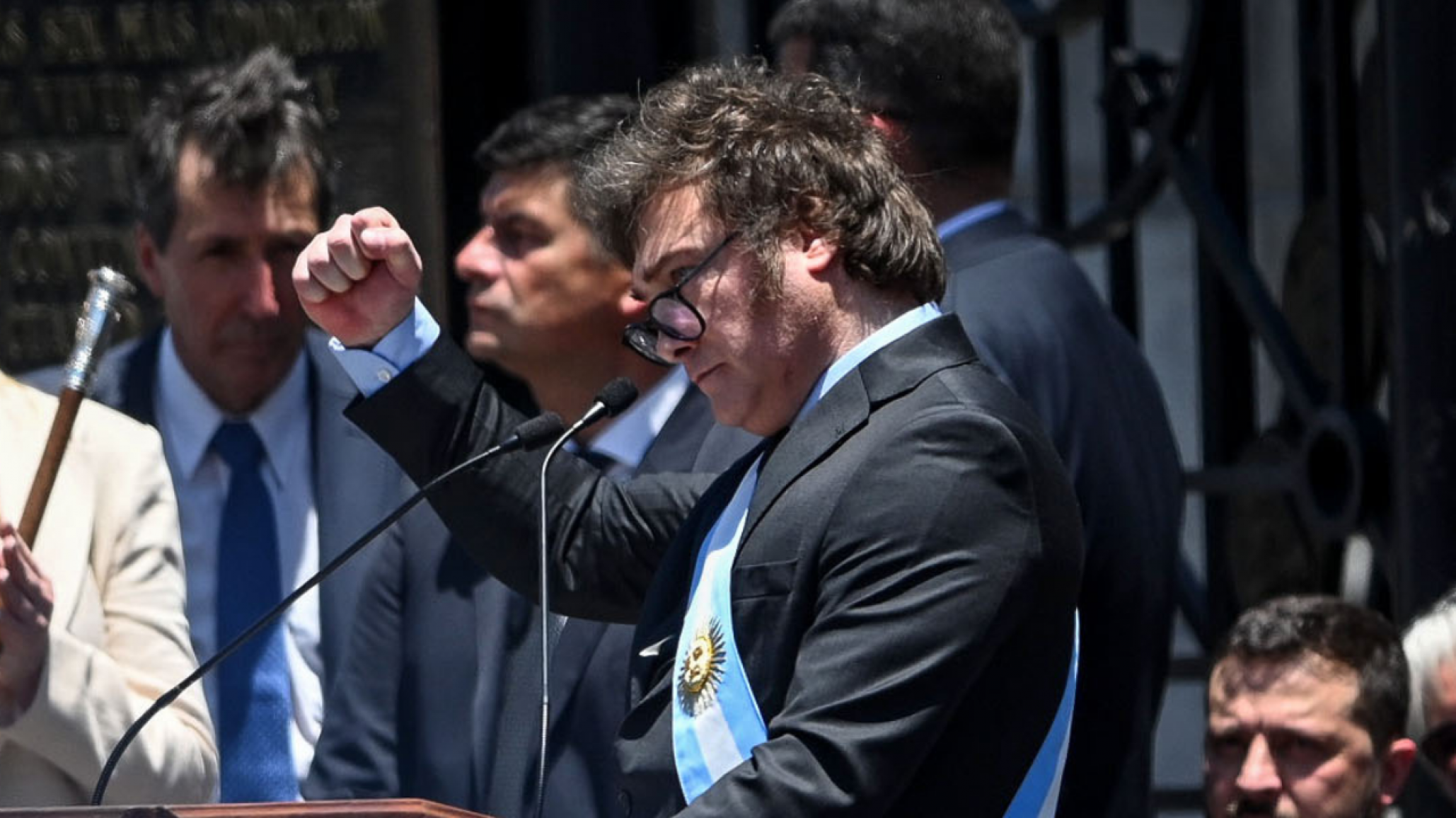 Milei declara emergencia en el sector energético y toma control de las empresas de luz y gas: ¿Cuándo aumentan las tarifas?