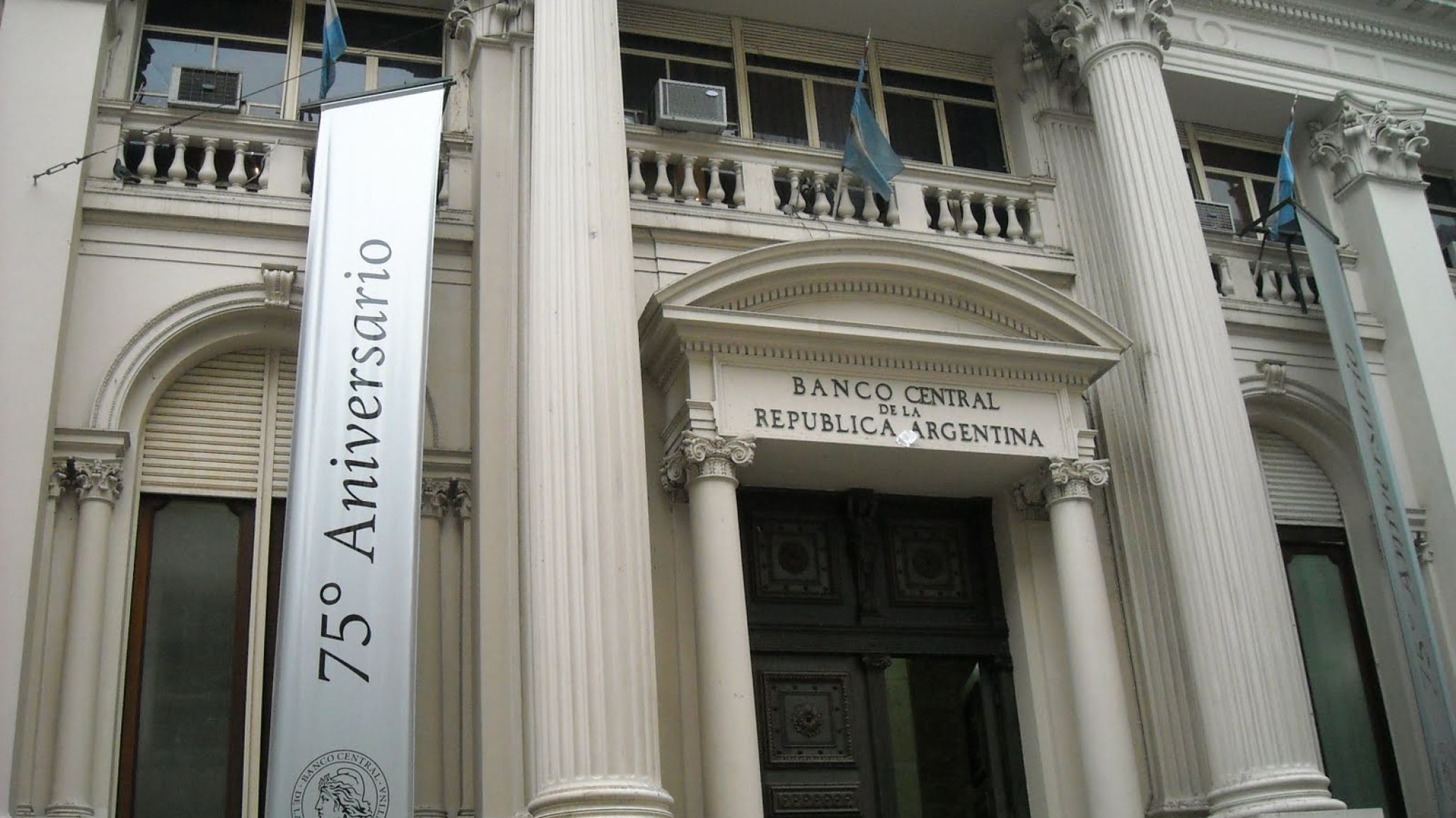 El Banco Central redujo a 110% la tasa de interés en los plazos fijos