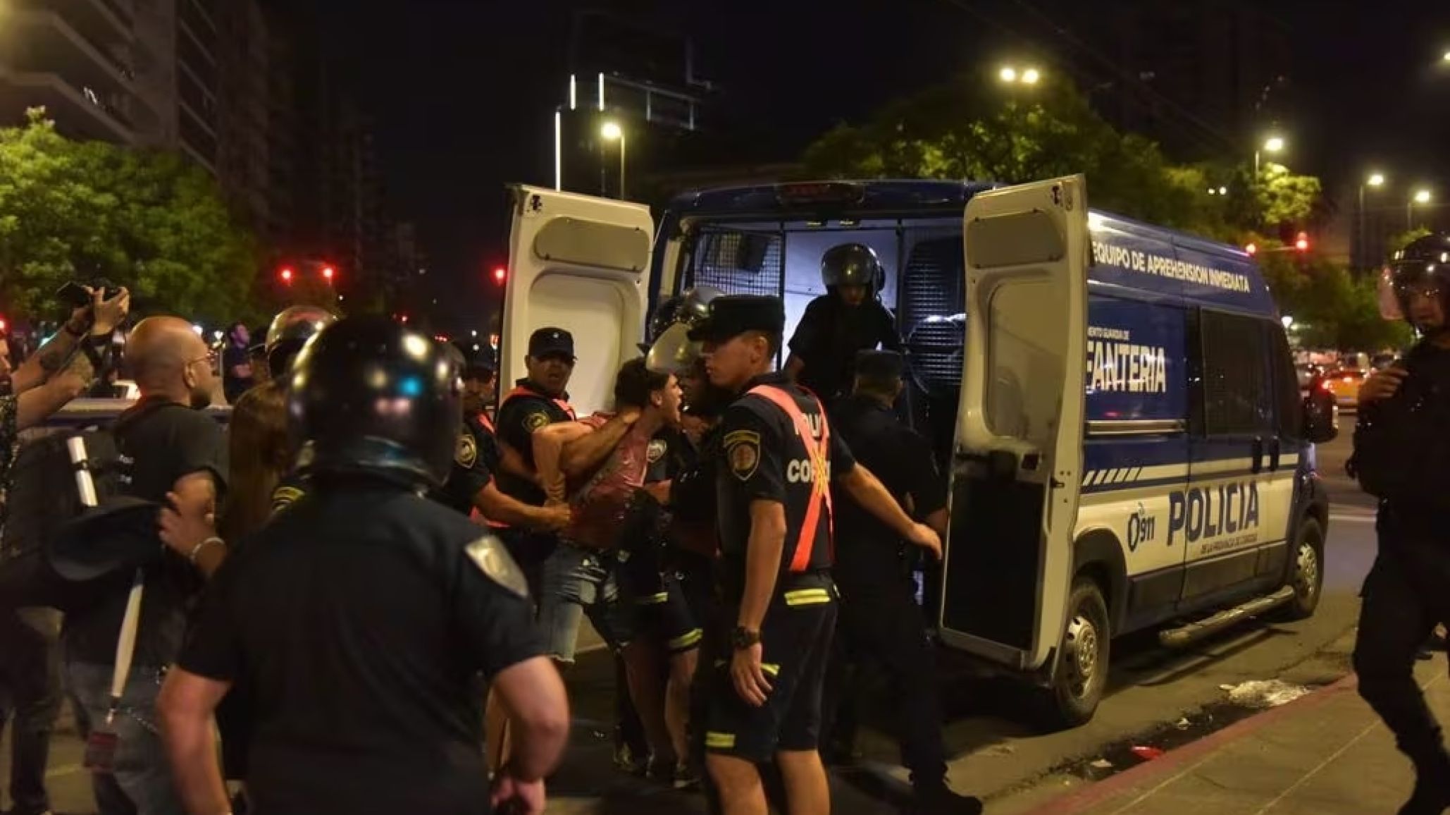 Video: Así fue la represión policial en cacerolazo de Córdoba