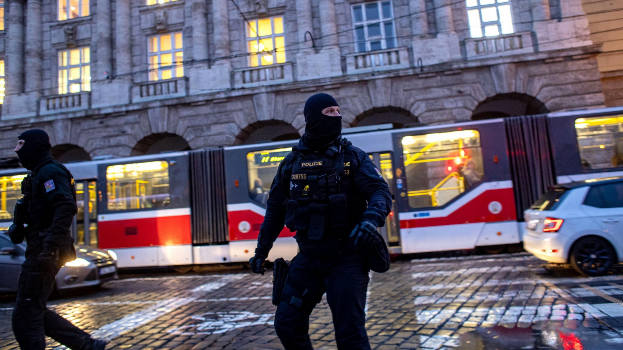 Se abre el debate sobre la tenencia de armas en República Checa tras el ataque en Praga