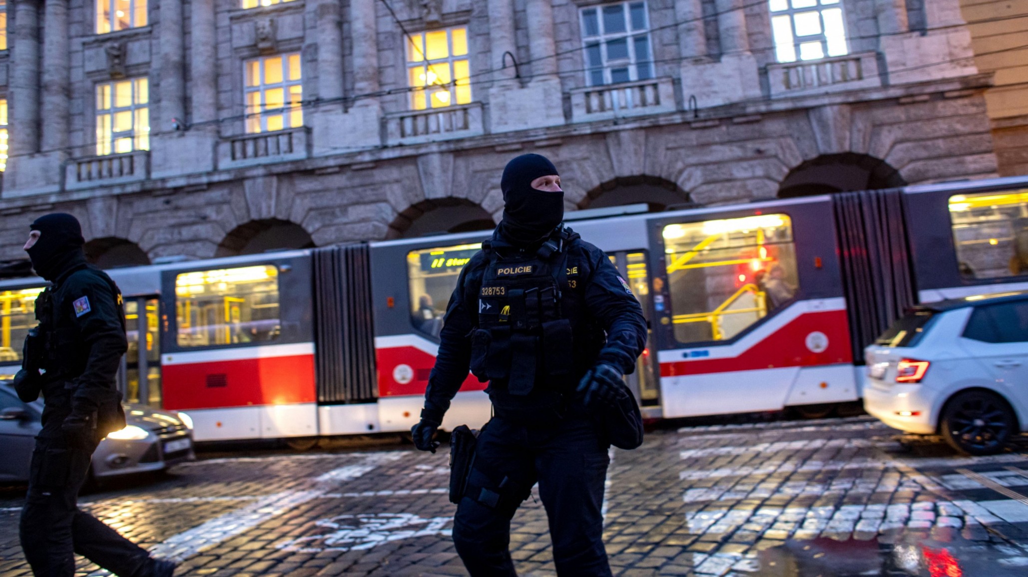 Se abre el debate sobre la tenencia de armas en República Checa tras el ataque en Praga
