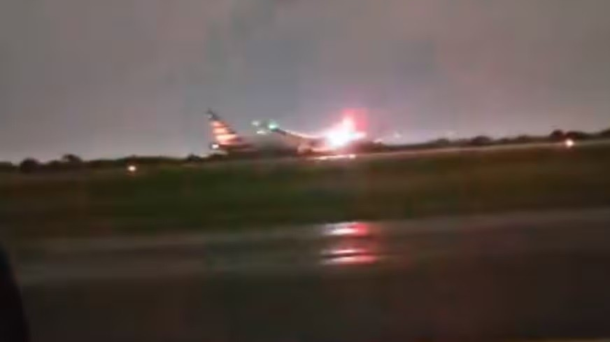 error en el cielo! Viajaban a Miami en avi髇 y fueron alcanzados por un rayo