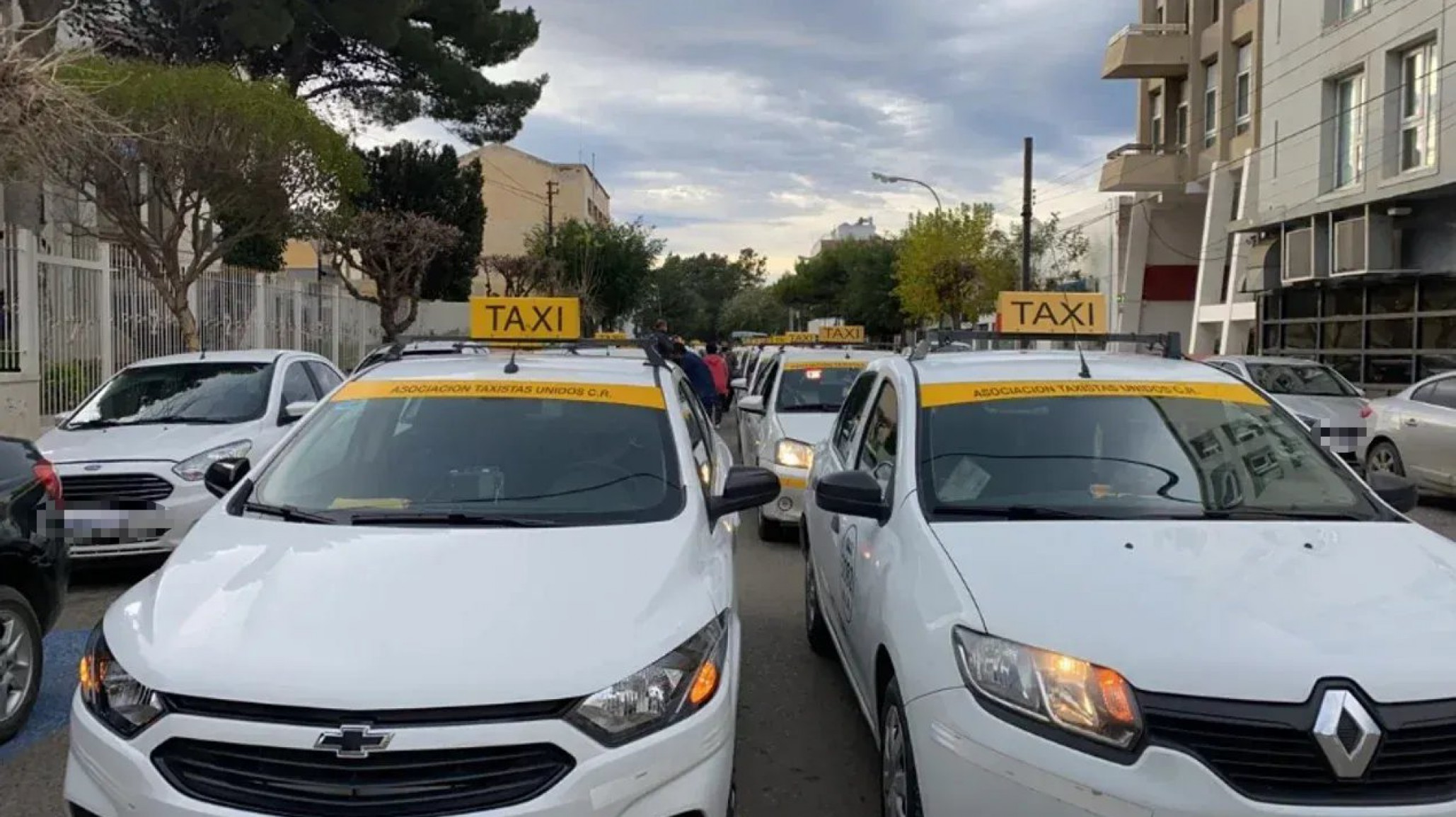 Aprobaron la nueva tarifa de taxis: $862,73 la bajada de bandera y $28,70 la ficha diurna