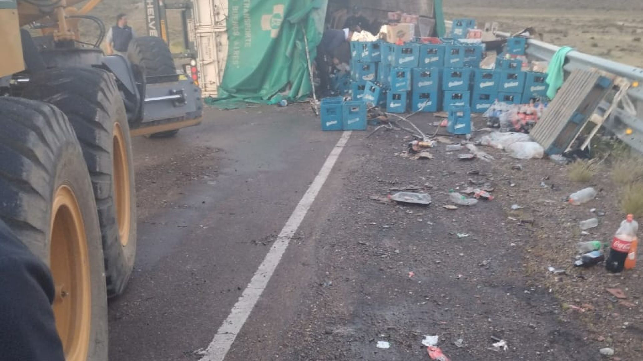 Ruta 3: Volcó un camión ¿que pasó con las cervezas que llevaba?