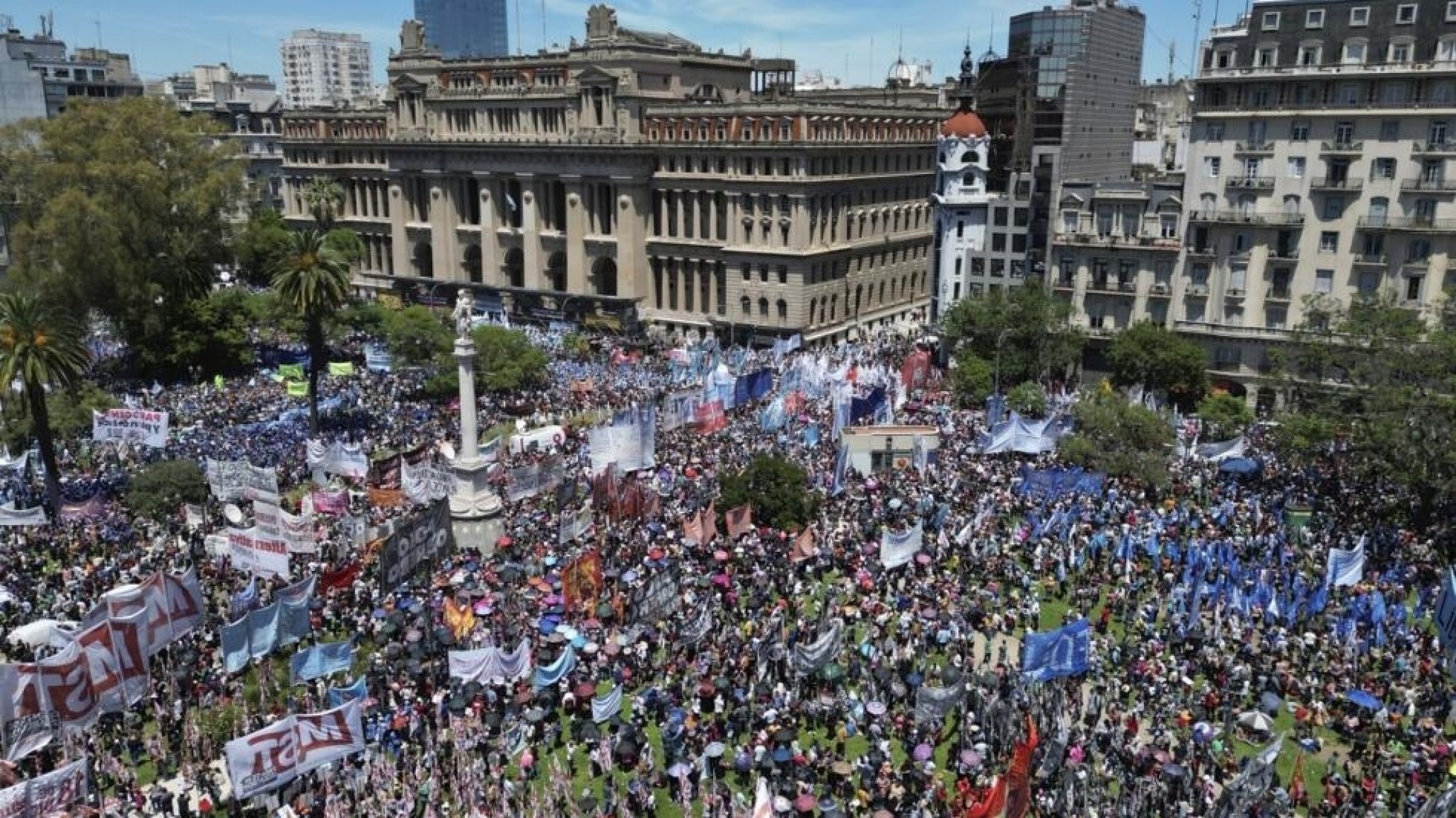 Reuniones en espacios públicos: Mas de tres, habrá que pedir permiso con antelación