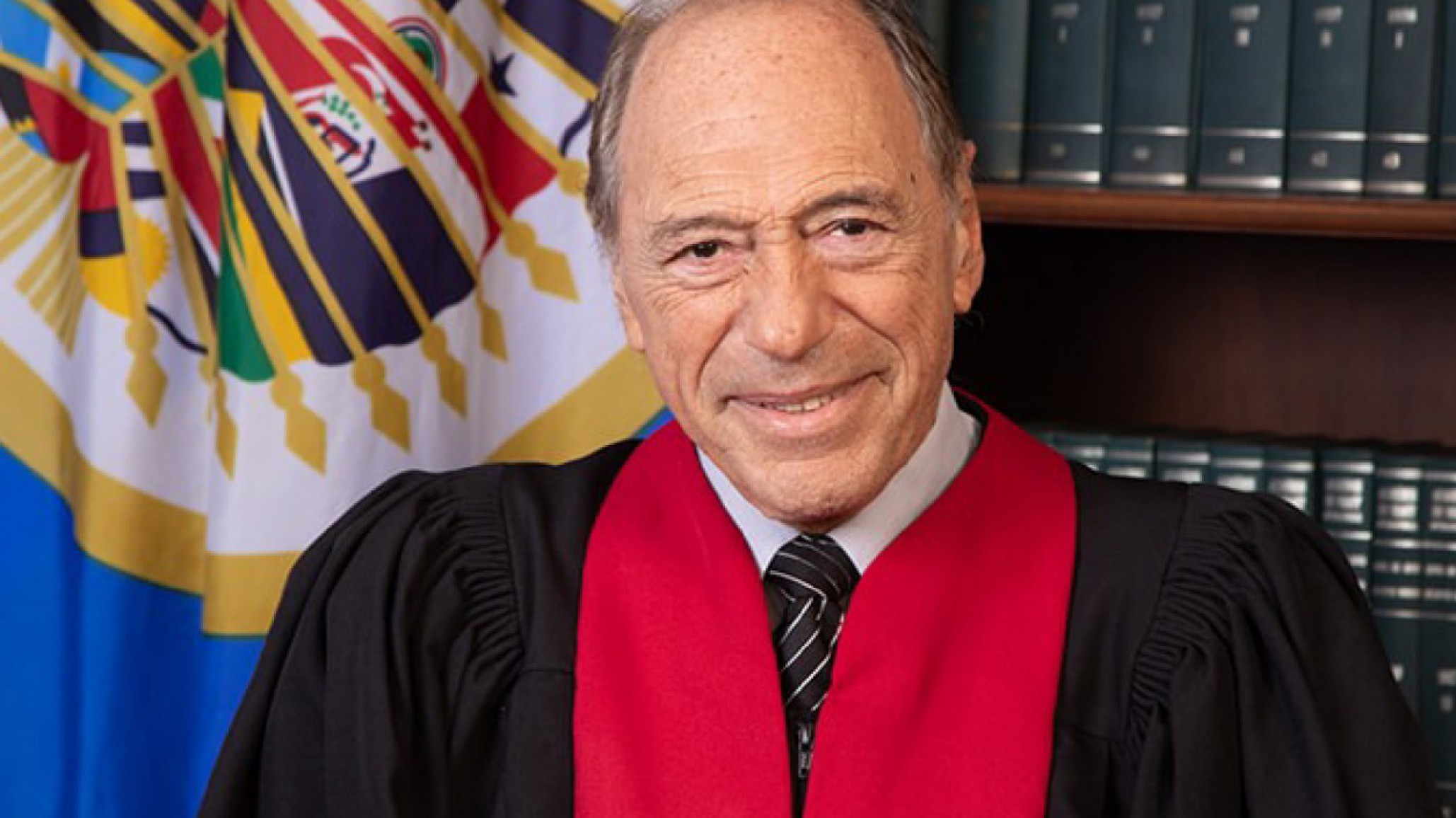 Zaffaroni asegura que el DNU generaría un "caos jurídico" en el país