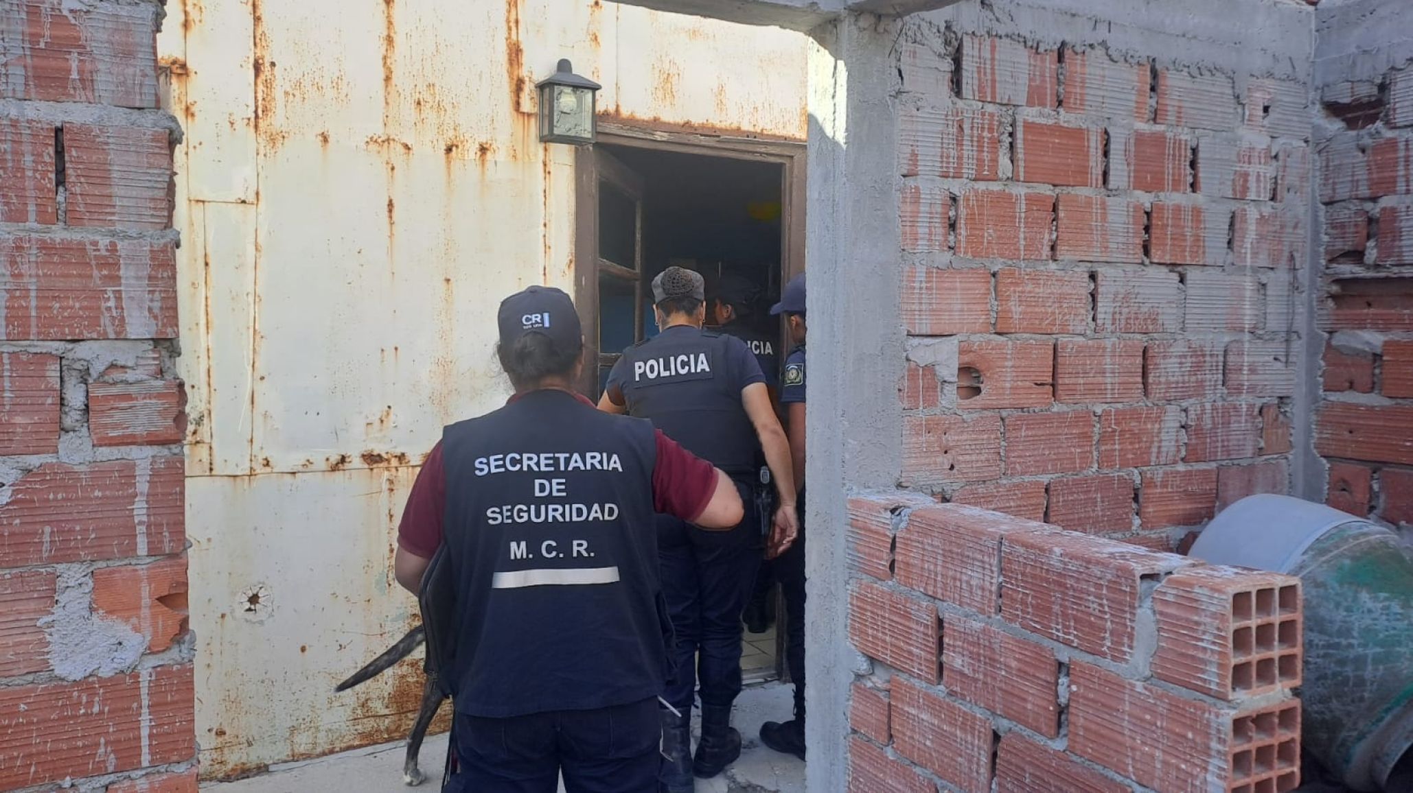 Allanaron domicilios y secuestraron pirotecnia