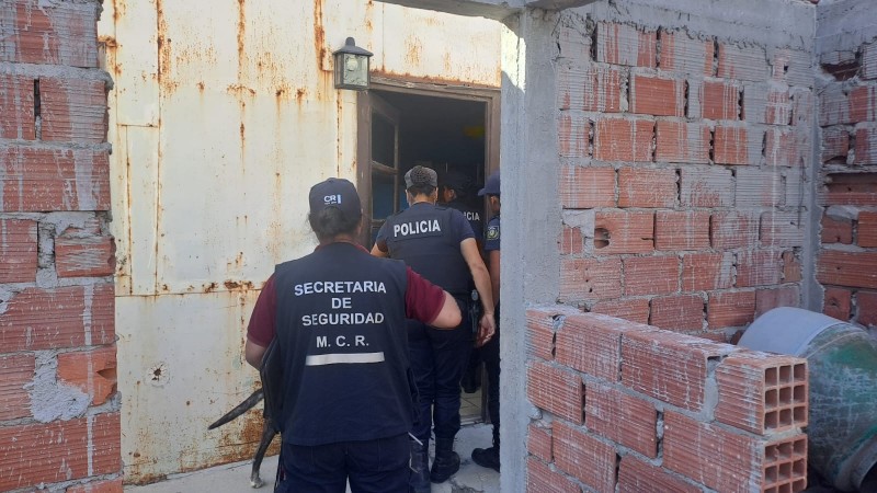 Allanaron domicilios y secuestraron pirotecnia