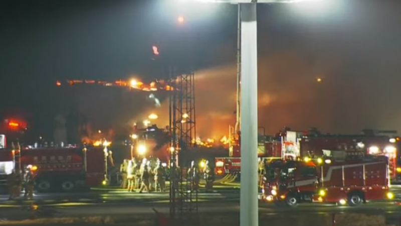 Incendio en el Aeropuerto de Tokio: Avión quedó envuelto en llamas y hay 5 desaparecidos
