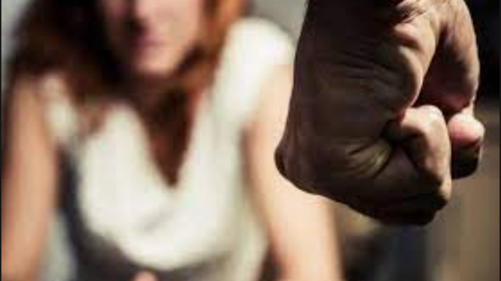 La ex pareja lo denunció por violencia de género y la policía encontró un arsenal