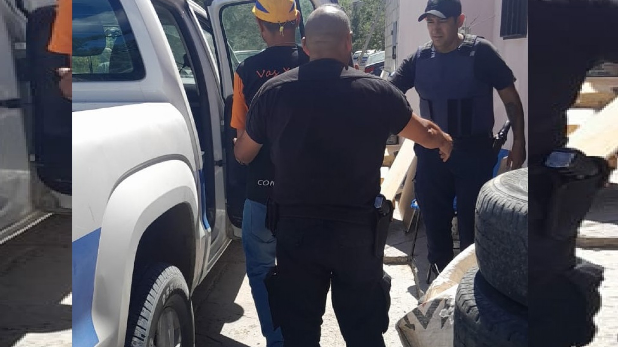 Amenazó a su novia con un martillo y un cuchillo: detenido gracias a la denuncia de un testigo