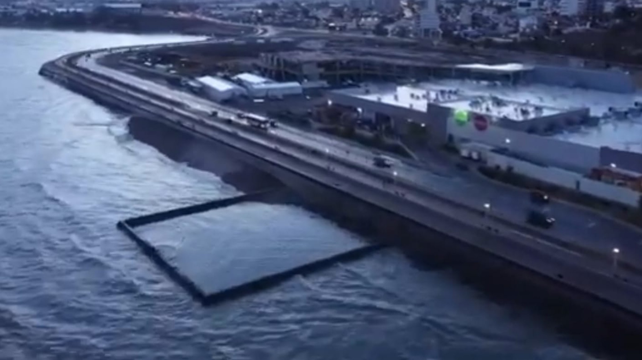 Acto de grandeza y amor perruno: Rescatan a una perra detrás del supermercado Jumbo