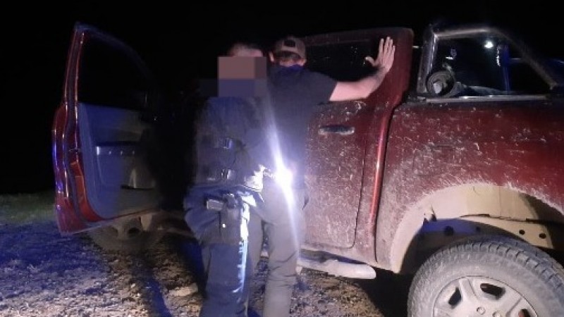 Lo hallaron "nervioso y armado" en su camioneta, el arma tenía 3 balas