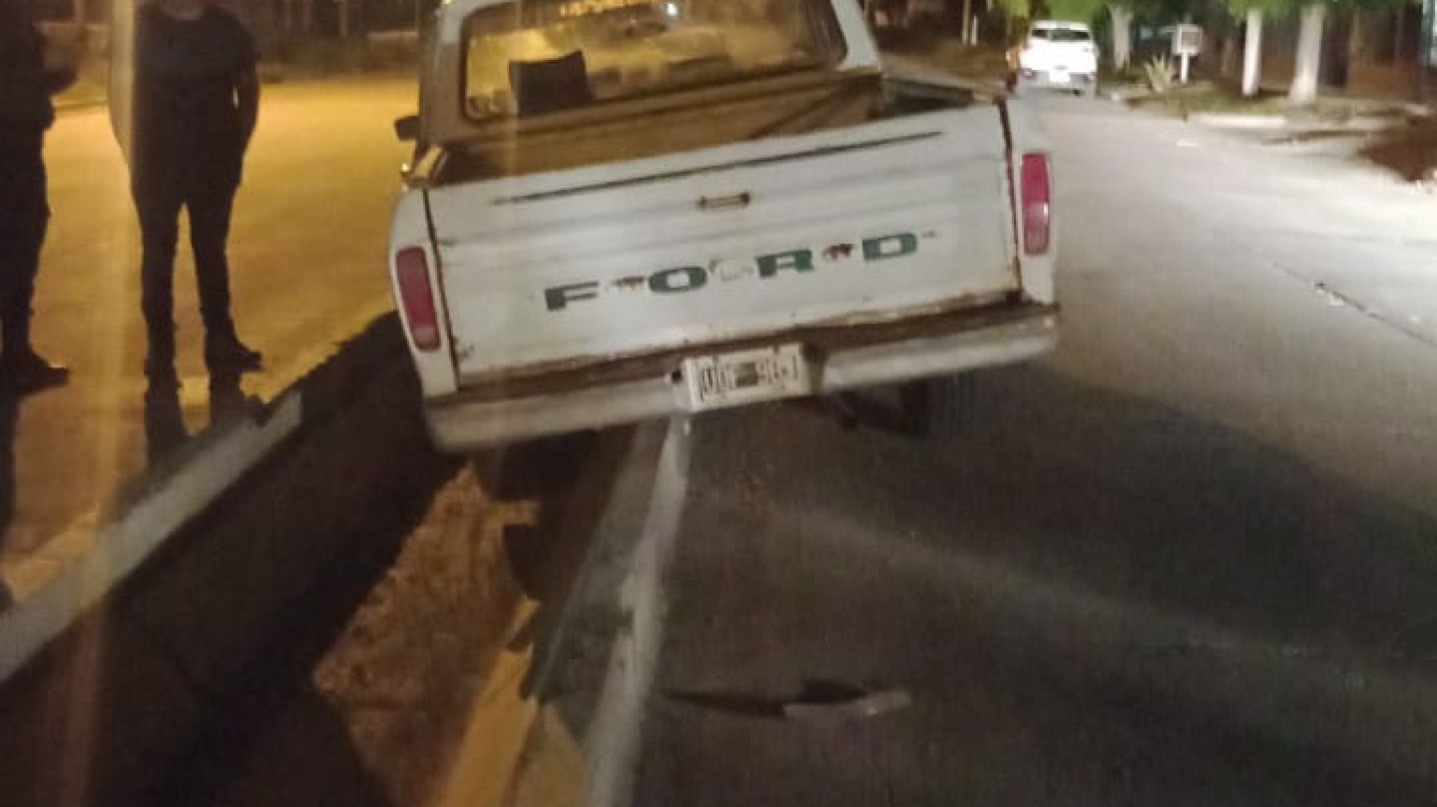 Trabajador petrolero ebrio cayó con su camioneta a canal evacuador ¿cuánto marcó el alcoholímetro?