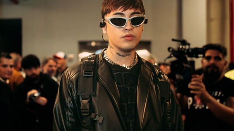 Tiago PZK en Francia le aconsejó a unas jóvenes no venir a la Argentina ¿qué dijo?