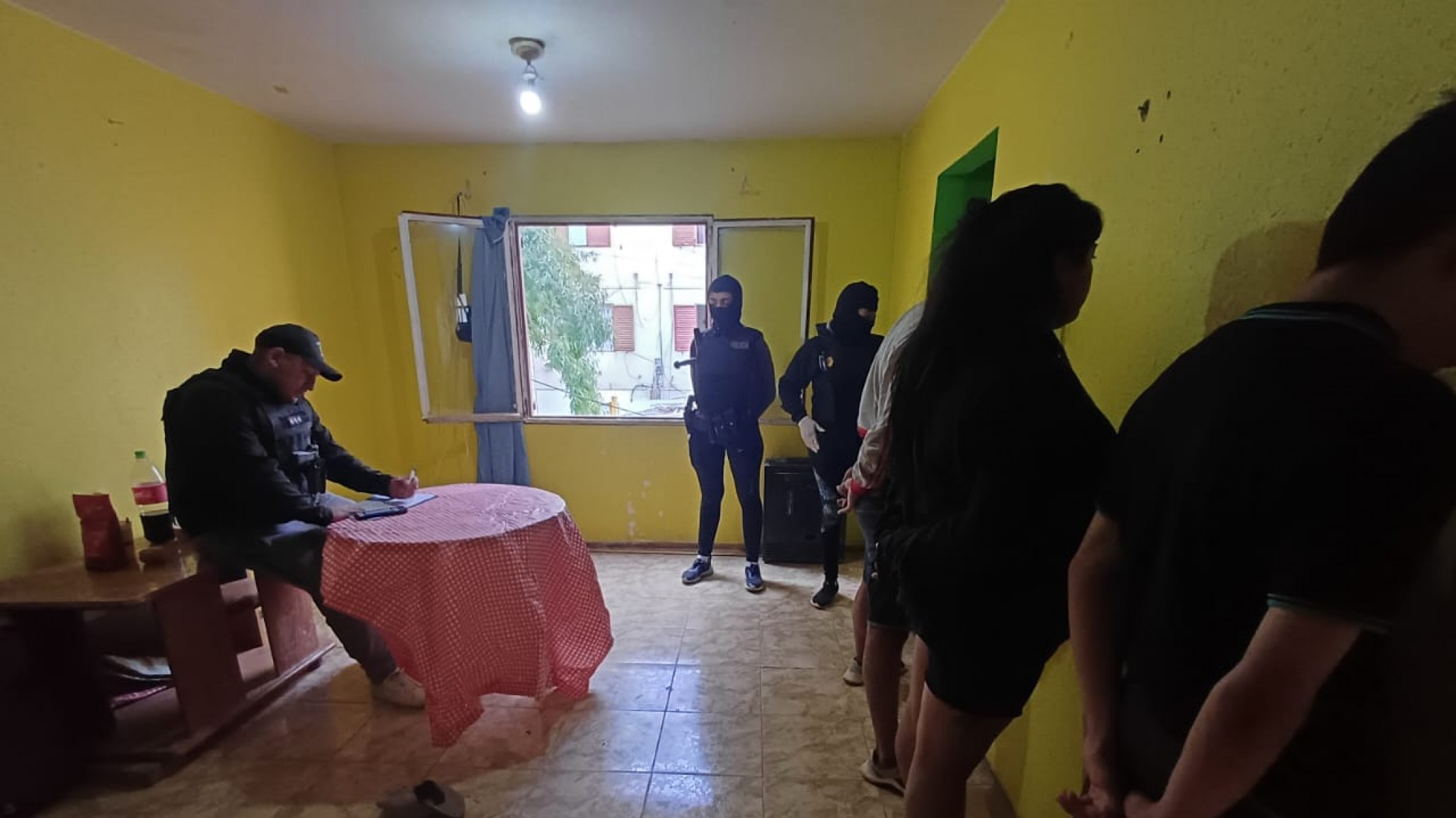 Allanaron por robos y se encontraron con sorpresas ¿Arma y qué más?