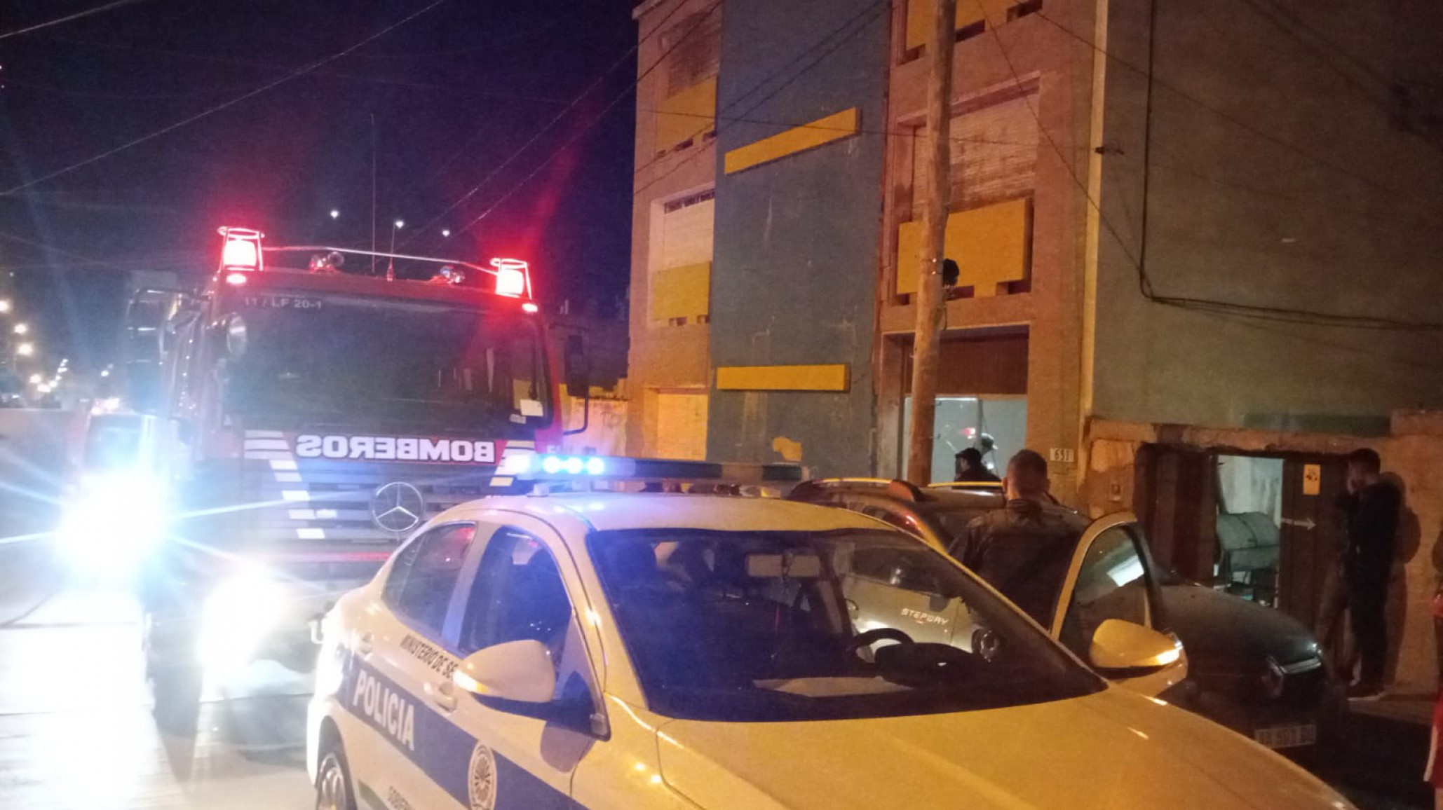 Se incendió un departamento, la policía ingresó y evitó una tragedia ¿qué pasó con la mascota?