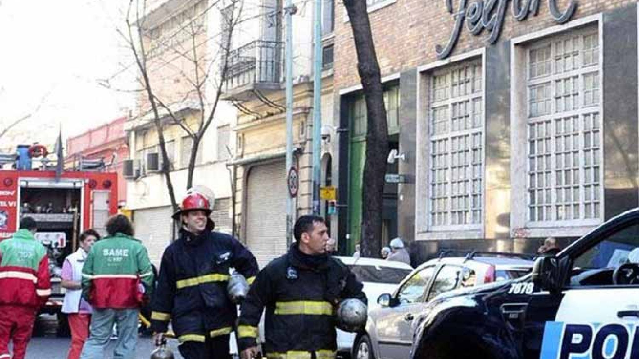 Incendio en F醔rica de Felfort
