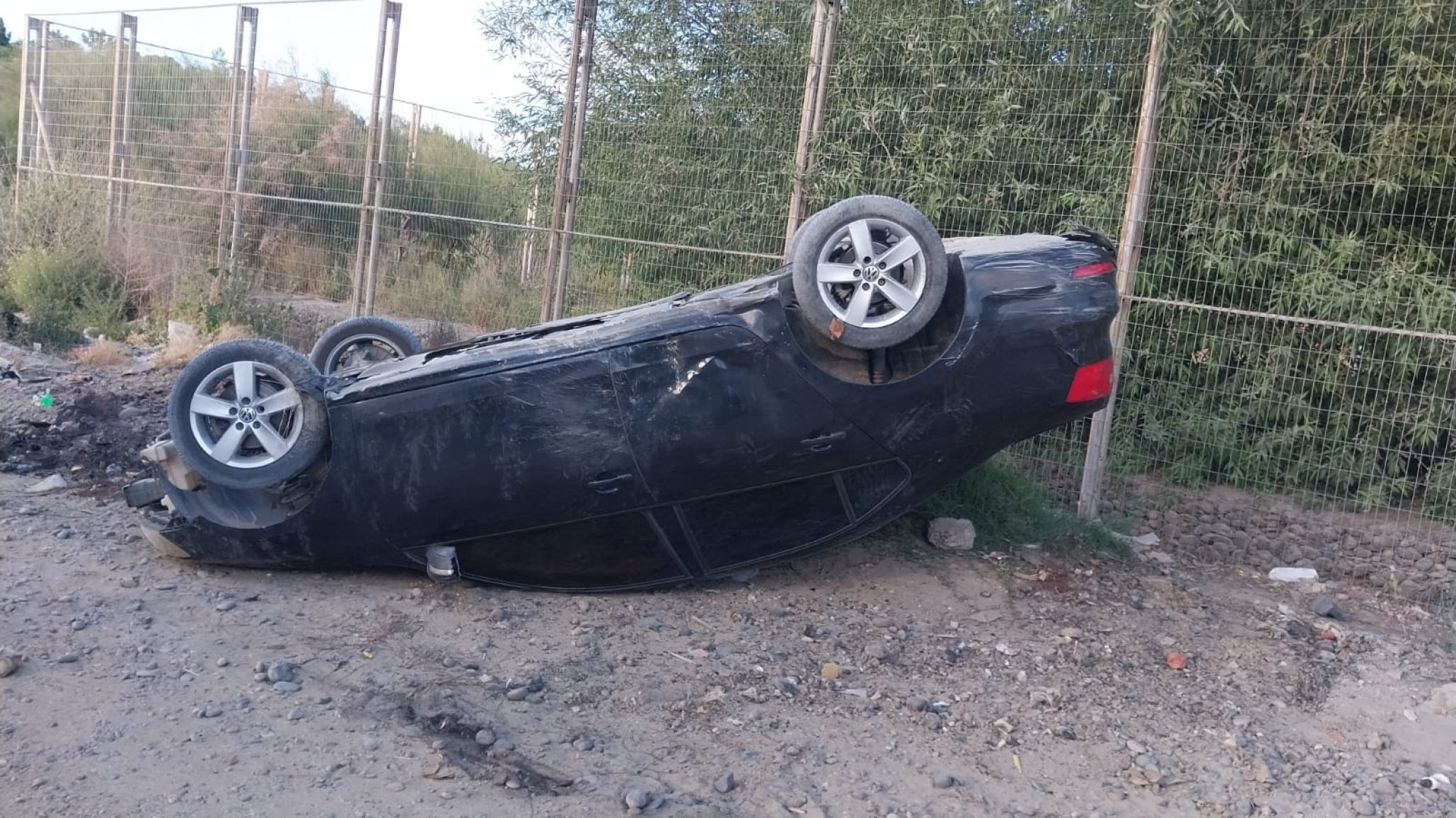 Conducía ebrio cuando perdió el control y volcó