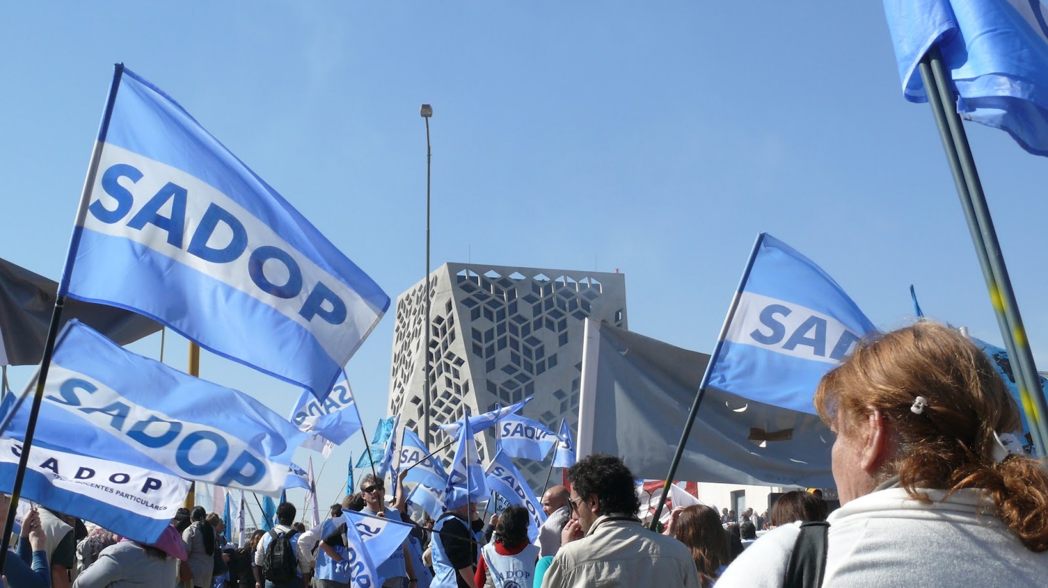 Docentes de colegios privados preocupados por paritarias y precios en Comodoro