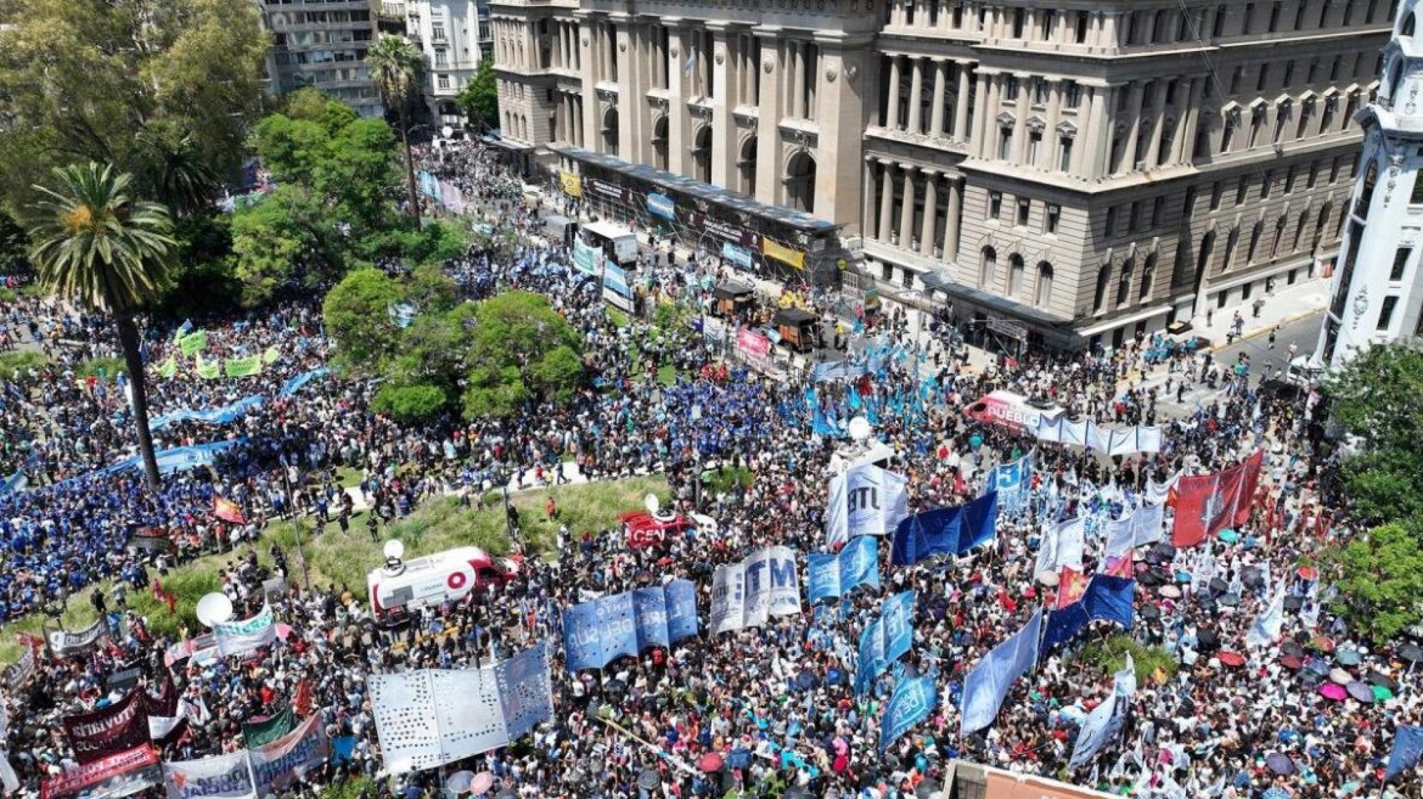 El Gobierno confirmó descuento para empleados que hagan paro el 24 de enero