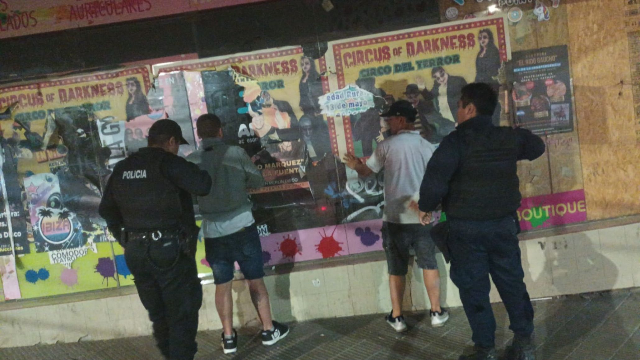 Los sorprendieron intentando robar una moto en pleno centro