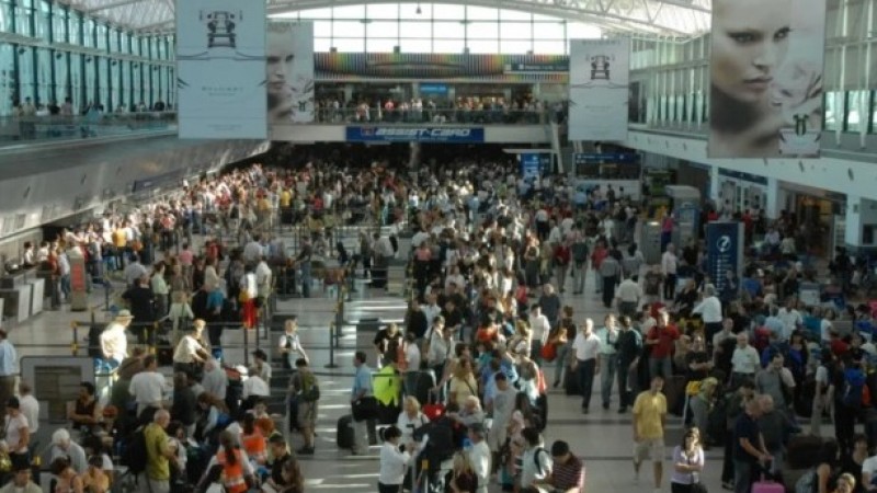 Hay 100.000 pasajeros afectados por desvíos, cancelaciones y reprogramaciones de vuelos