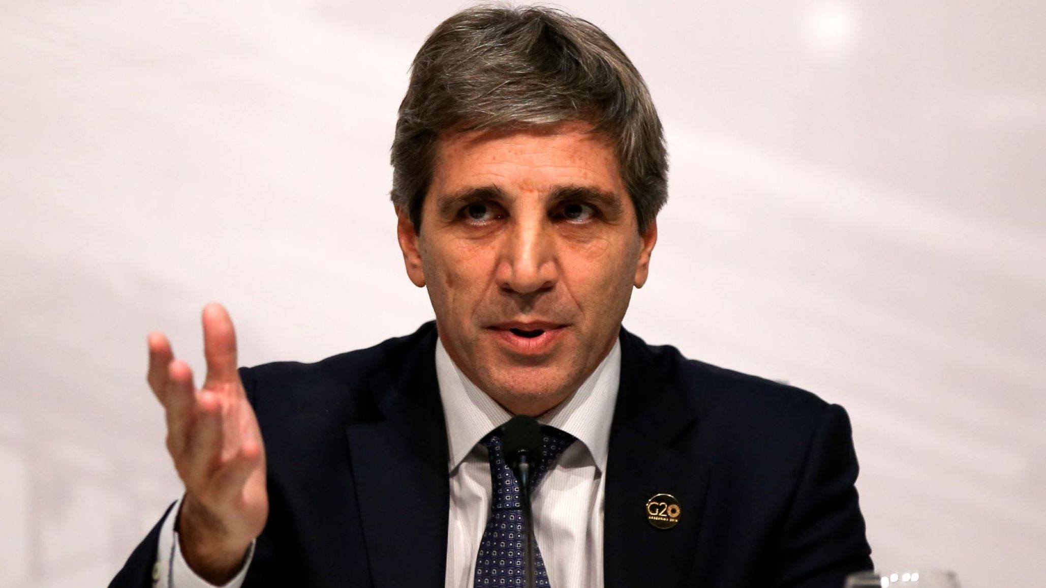 En medio del paro general, Luis Caputo emitió un insólito mensaje