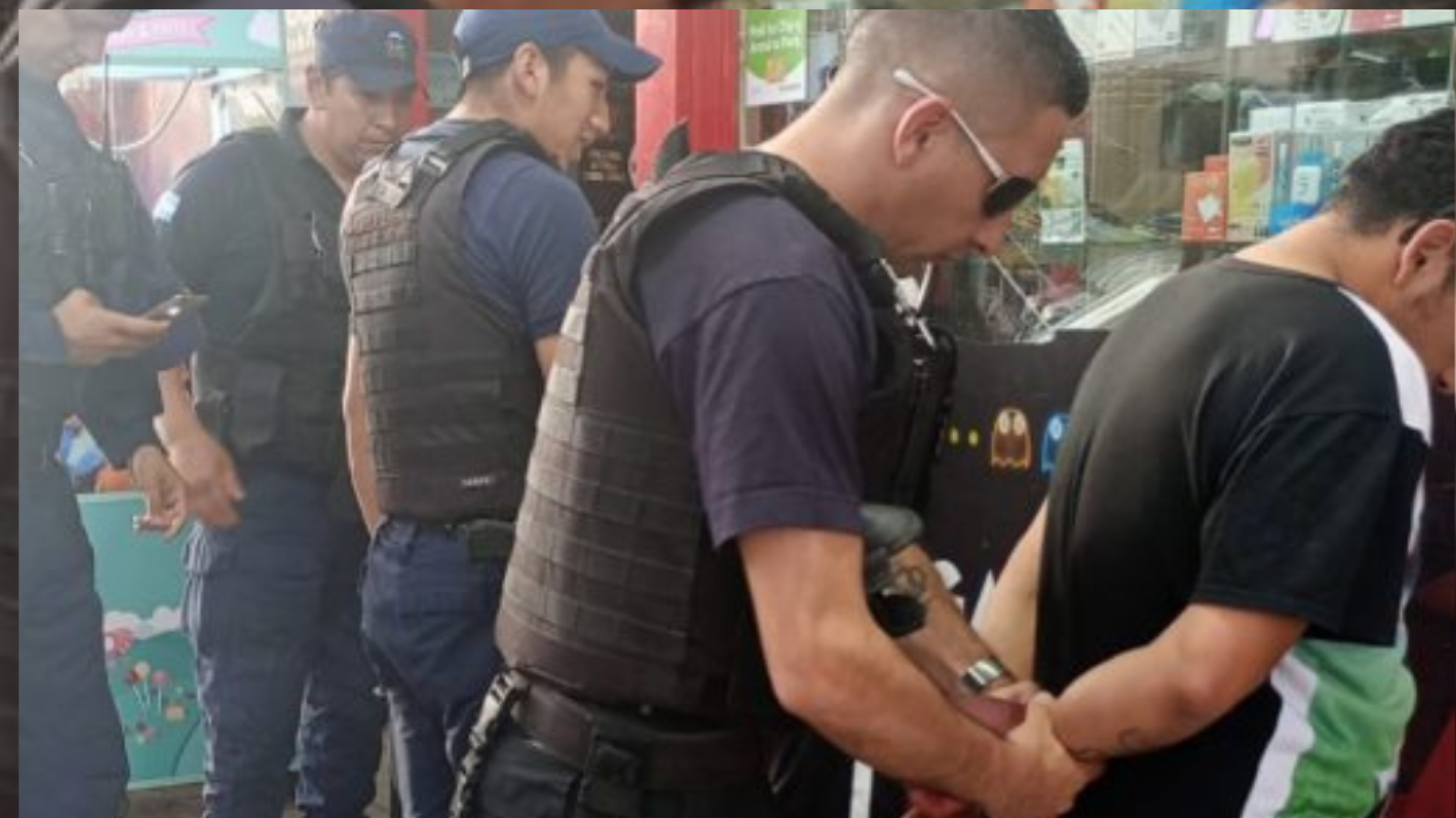 Atraparon a ladrones mientras esperaban el colectivo después de robar