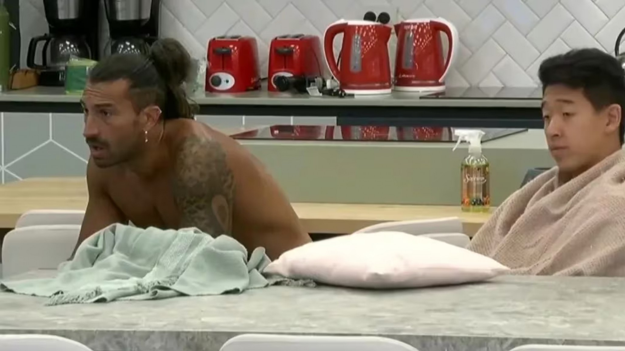 Lisandro furioso con dos compañeras por la prueba grupal: "Se lo toman como un juego y es la comida de la semana"