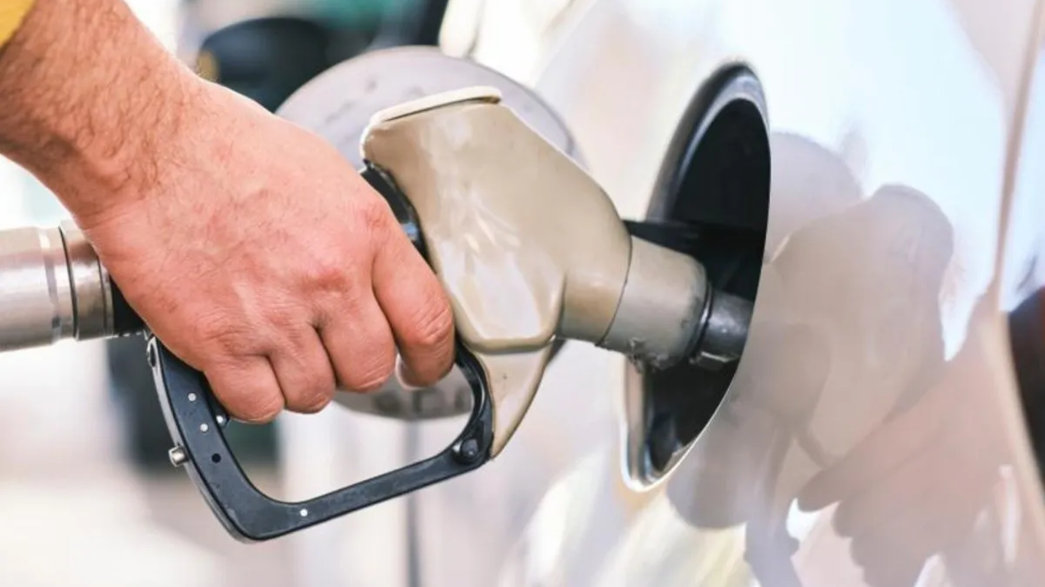 El autoservicio de combustibles ya es oficial: el Gobierno nacional regula la medida