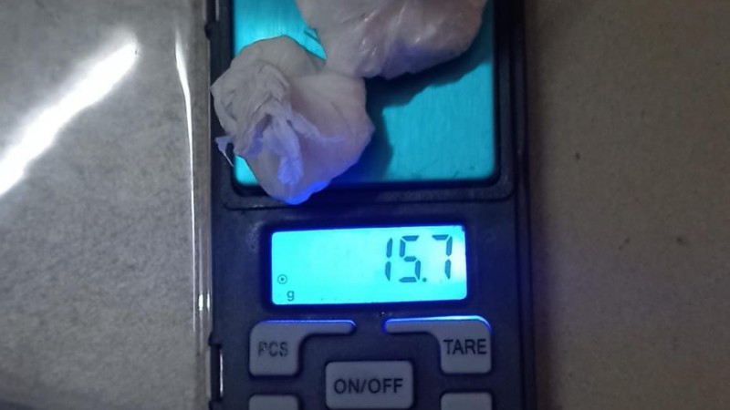 Estaba agresivo en pleno centro y le encontraron cocaína y marihuana