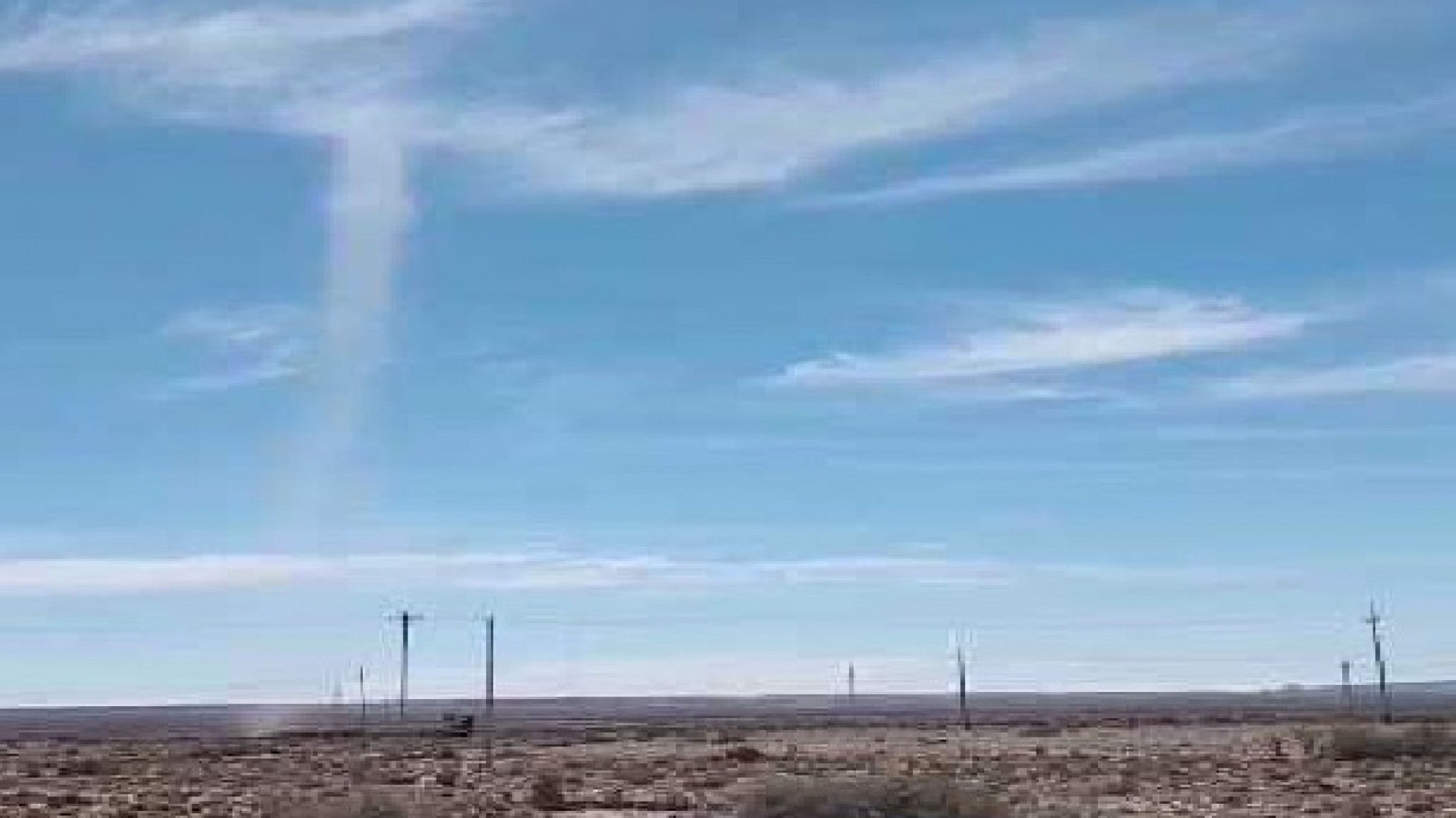 Comodoro: avistan un gran torbellino en Valle Hermoso