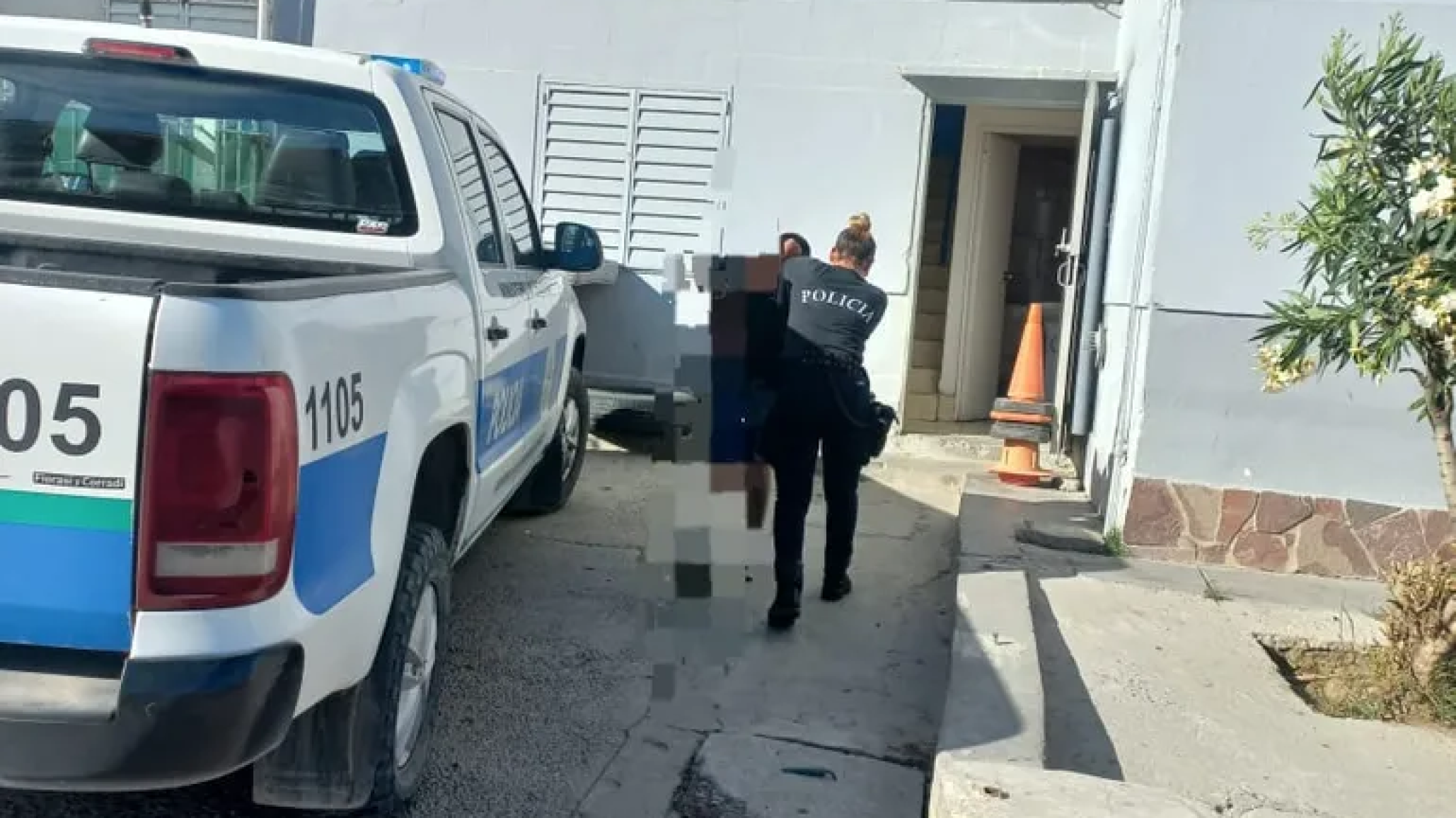 Le mostró un arma a un menor de 14 años y le robó el celular