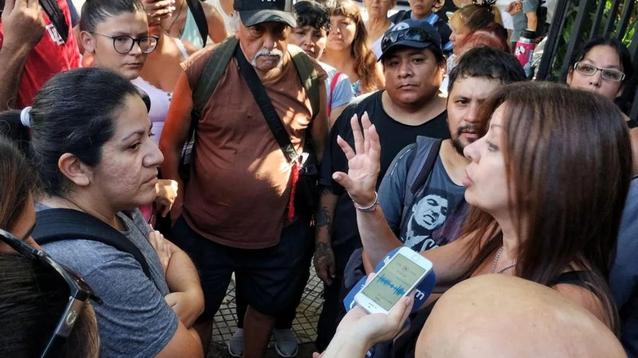 "No los voy a recibir" le manifestó Pettovello a las personas que hacían fila en reclamo de alimentos