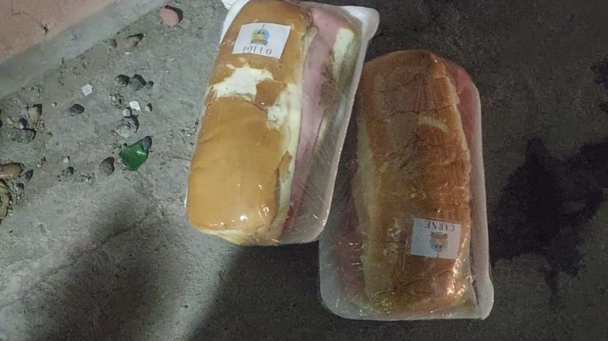 Un joven de 19 años desocupado robó 2 sanguchitos del mostrador y lo persiguió la policía