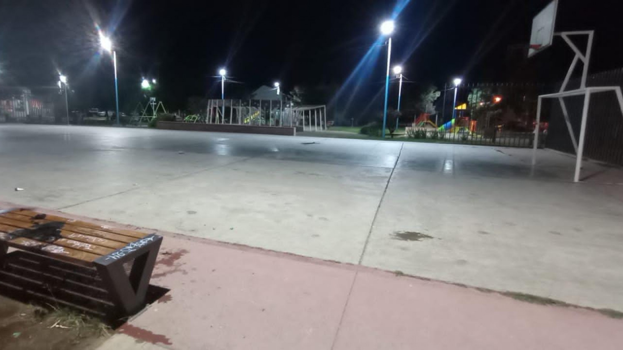Ataque en la plaza: se conoció el parte médico de la adolescente quemado