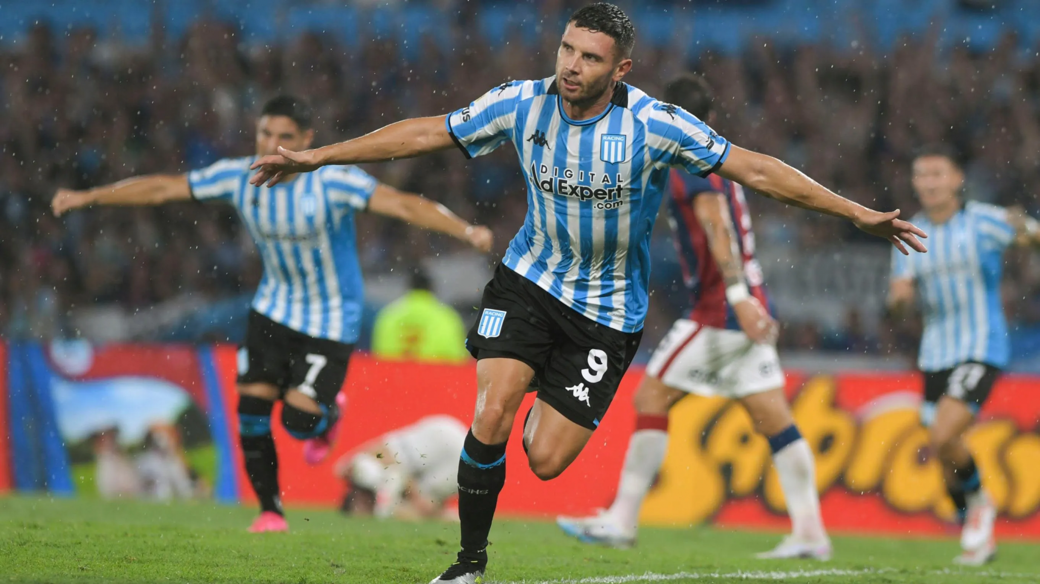 Hat trick de Maravilla Martinez para la goleada de Racing a San Lorenzo